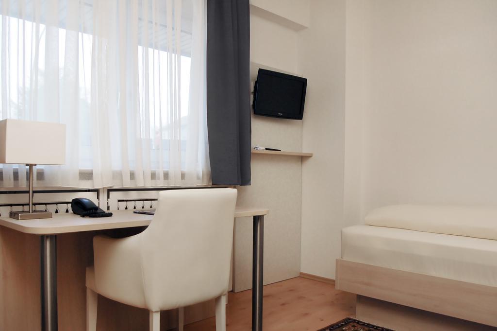 Airport Zeltinger Hof Hotell Kelsterbach Rum bild