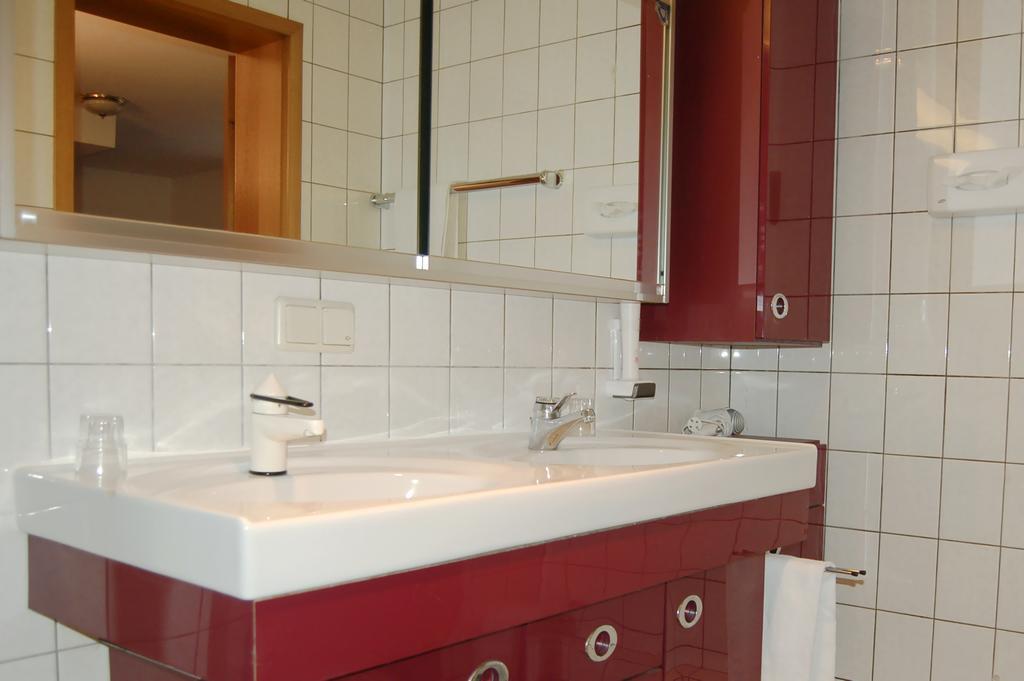 Airport Zeltinger Hof Hotell Kelsterbach Rum bild