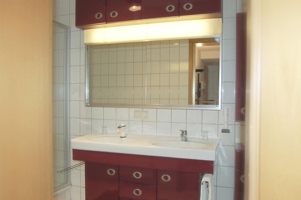 Airport Zeltinger Hof Hotell Kelsterbach Rum bild