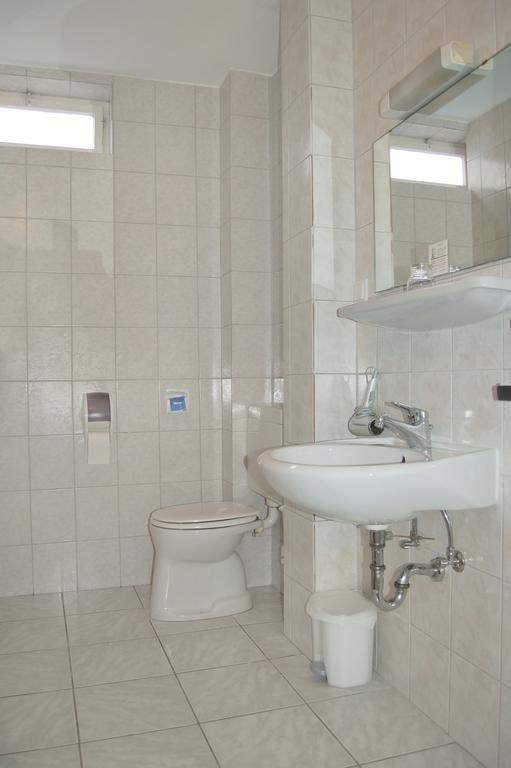 Airport Zeltinger Hof Hotell Kelsterbach Rum bild