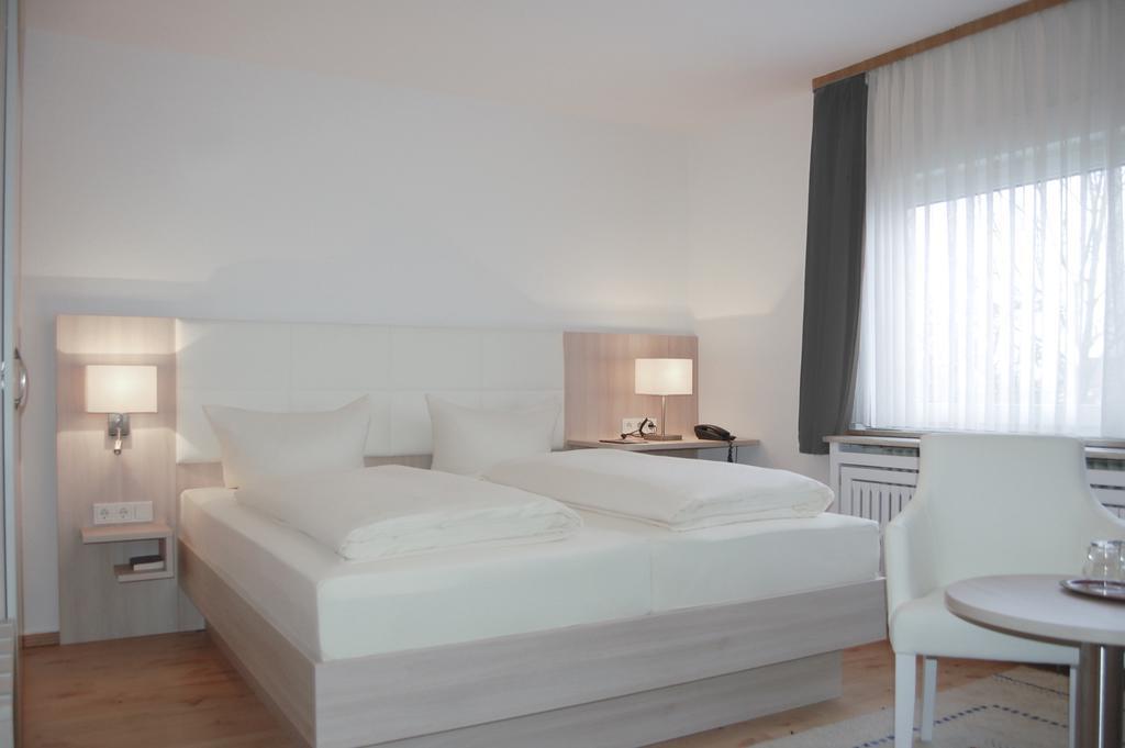 Airport Zeltinger Hof Hotell Kelsterbach Rum bild