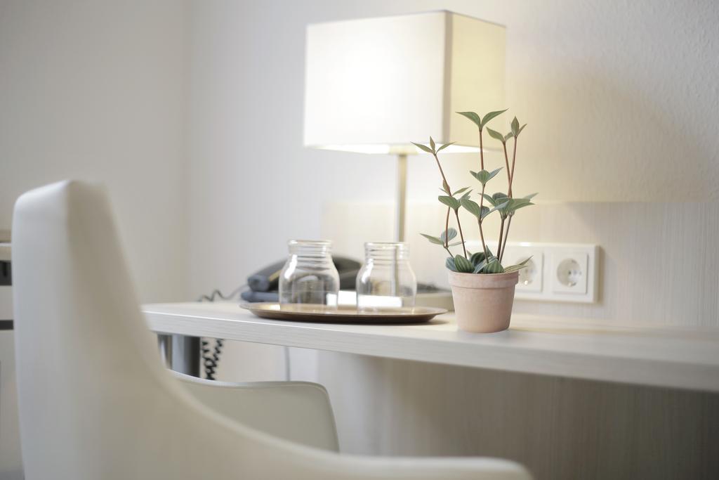 Airport Zeltinger Hof Hotell Kelsterbach Rum bild
